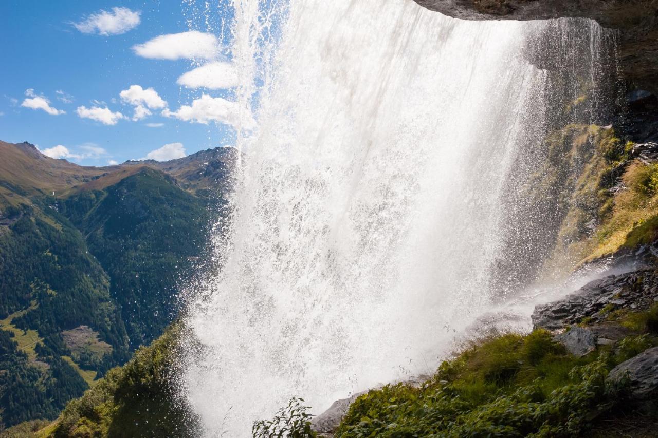 Hotel Wasserfall Fusch an der Grossglocknerstrasse Bagian luar foto