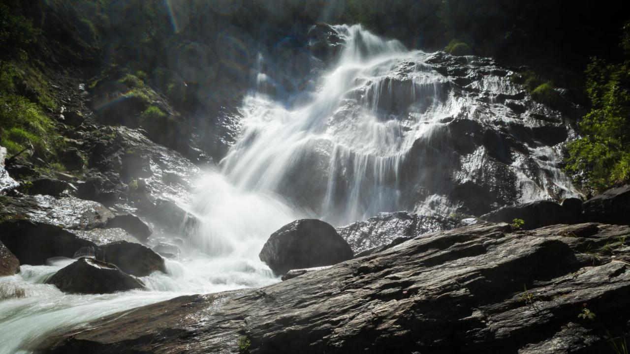 Hotel Wasserfall Fusch an der Grossglocknerstrasse Bagian luar foto