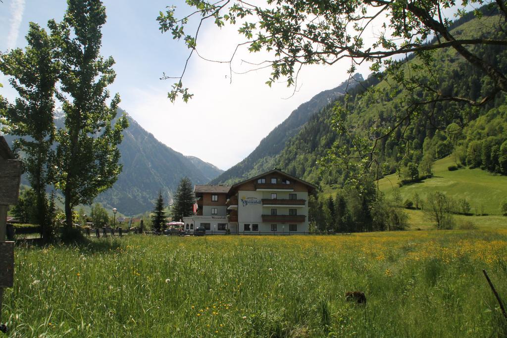 Hotel Wasserfall Fusch an der Grossglocknerstrasse Bagian luar foto